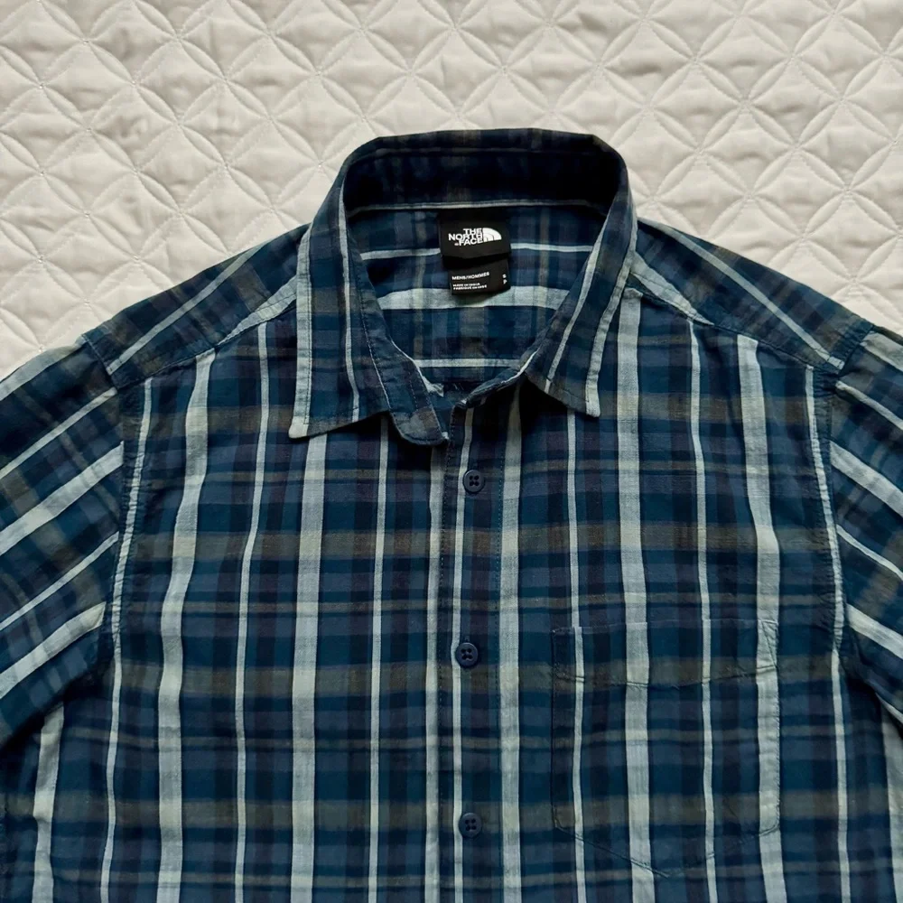The North Face Blue Plaid Casual Button Down Short Sleeve Shirt Size S